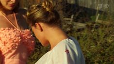 Сексуальная Анна Шерлинг в прозрачном наряде в сериале «Бабий бунт, или Война в Новоселково» фото #6