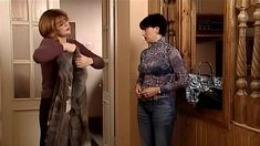 Сексуальная Алика Смехова в прозрачном наряде в сериале «Бальзаковский возраст или Все мужики сво...» фото #7