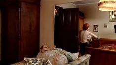 Голая попа Жанны Эппле в сериале «Бальзаковский возраст или Все мужики сво...» фото #25