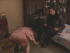 Юлия Михайлова оголила грудь в сериале «Бандитский Петербург 2: Адвокат» фото #2