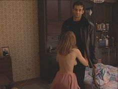 Юлия Михайлова оголила грудь в сериале «Бандитский Петербург 2: Адвокат» фото #11