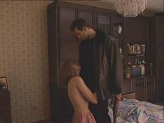 Юлия Михайлова оголила грудь в сериале «Бандитский Петербург 2: Адвокат» фото #15