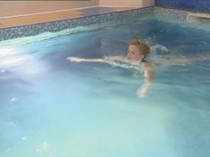 Полностью голая Анна Лутцева в сериале «Бандитский Петербург 8: Терминал» фото #1