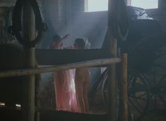 Елена Корикова обнажила грудь в фильме «Барышня-крестьянка» фото #2