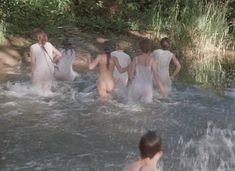 Елена Корикова обнажила грудь в фильме «Барышня-крестьянка» фото #10