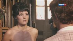 Юлия Пожидаева оголила попу в сериале «Бедные родственники»