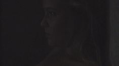 Вздёрнутая голая грудь Александры Тюфтей в фильме «Бездельники» фото #5