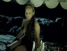 Александра Колкунова оголила грудь и попу в фильме «Бейбарс»