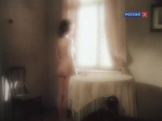 Красивая голая грудь Жанны Эппле в сериале «Белые одежды» фото #1