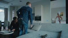 Яркая Екатерина Кабак оголила грудь и попу в российском сериале «Бесстыдники» фото #29