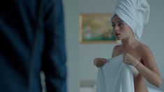 Яркая Екатерина Кабак оголила грудь и попу в российском сериале «Бесстыдники» фото #40