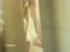 Марина Яковлева немного оголила грудь в фильме «Благие намерения» фото #2