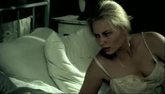 Сочная голая грудь Светланы Ходченковой в фильме «Благословите женщину» фото #1