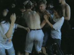 Голая грудь Ирины Шмелевой в фильме «Божья тварь» фото #5