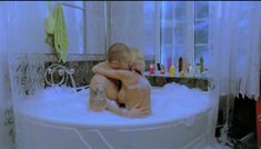 Горячая Маша Малиновская засветила голую грудь в фильме «Боксеры предпочитают блондинок» фото #7