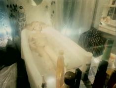 Полностью голая Александра Колкунова в фильме «Болотная street, или Средство против секса» фото #3