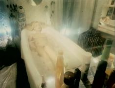 Полностью голая Александра Колкунова в фильме «Болотная street, или Средство против секса» фото #4