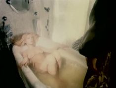 Полностью голая Александра Колкунова в фильме «Болотная street, или Средство против секса» фото #10