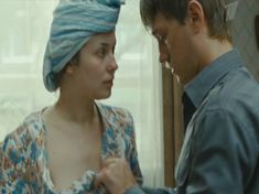 Светлана Смирнова-Марцинкевич засветила голую грудь в фильме «В субботу» фото #2