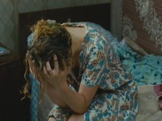 Светлана Смирнова-Марцинкевич засветила голую грудь в фильме «В субботу» фото #8