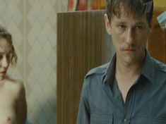 Светлана Смирнова-Марцинкевич засветила голую грудь в фильме «В субботу» фото #9