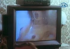 Страстная Ольга Дроздова оголила грудь в фильме «Веселенькая поездка» фото #4