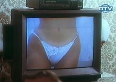 Страстная Ольга Дроздова оголила грудь в фильме «Веселенькая поездка» фото #6