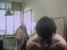 Анжелика Неволина оголила грудь и попу в фильме «Виктория»