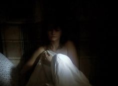 Анна Назарьева показала голые сиськи в фильме «Возьми меня с собой» фото #5