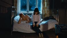 Голая грудь Яны Трояновой в фильме «Волчок» фото #9