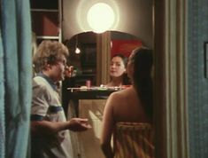 Елена Костина оголила сиськи в сериале «Воскресенье, половина седьмого» фото #2