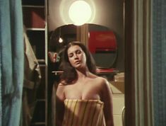 Елена Костина оголила сиськи в сериале «Воскресенье, половина седьмого» фото #3