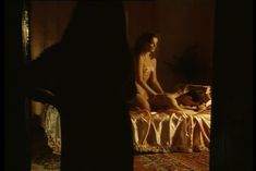 Страстная Анна Терехова оголила грудь и попу в фильме «Все то, о чем мы так долго мечтали» фото #17