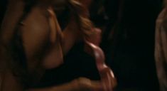 Полина Филоненко показала голую грудь в фильме «Все умрут, а я останусь» фото #4