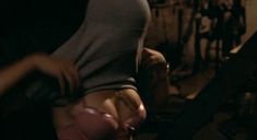 Полина Филоненко показала голую грудь в фильме «Все умрут, а я останусь» фото #10