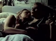 Юлия Силаева оголила грудь в фильме «Встретимся на Таити» фото #11