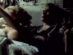 Юлия Силаева оголила грудь в фильме «Встретимся на Таити» фото #12