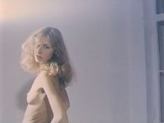 Голая грудь Ольги Арефьевой в фильме «Вся власть любви» фото #7