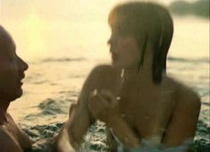 Голая грудь Веры Глаголевой в фильме «Выйти замуж за капитана» фото #5