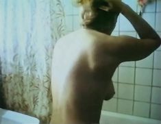 Ирина Алферова оголила грудь и попу в фильме «Высший класс» фото #6