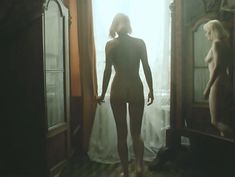 Полностью голая Лариса Белогурова в фильме «Гений» фото #3