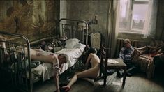 Агния Кузнецова оголила грудь и попу в фильме «Груз 200» фото #6