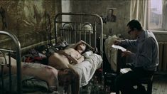 Агния Кузнецова оголила грудь и попу в фильме «Груз 200» фото #12