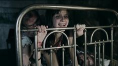 Агния Кузнецова оголила грудь и попу в фильме «Груз 200» фото #17