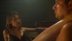 Обнажённая Любовь Аксенова в прозачных трусиках в фильме «Гуляй, Вася!» фото #8