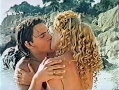 Абсолютно обнажённая Елена Кондулайнен в фильме «Дафнис и Хлоя» фото #10