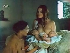 Шикарные сиськи Елены Костиной в фильме «Дафнис и Хлоя» фото #4