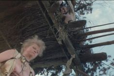 Наталья Гундарева оголила грудь в фильме «Две стрелы. Детектив каменного века» фото #6