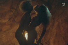 Ольга Кабо снялась голой в фильме «Две стрелы. Детектив каменного века» фото #5