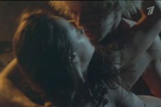 Ольга Кабо снялась голой в фильме «Две стрелы. Детектив каменного века» фото #10